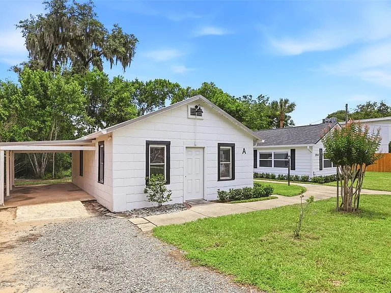 2704 E Jefferson St — Photo 26