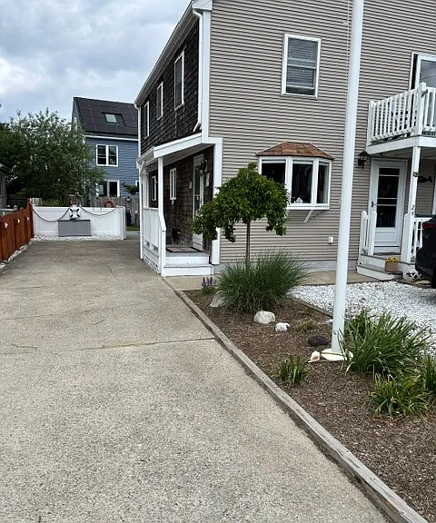 24 Pine Point Rd — Photo 1