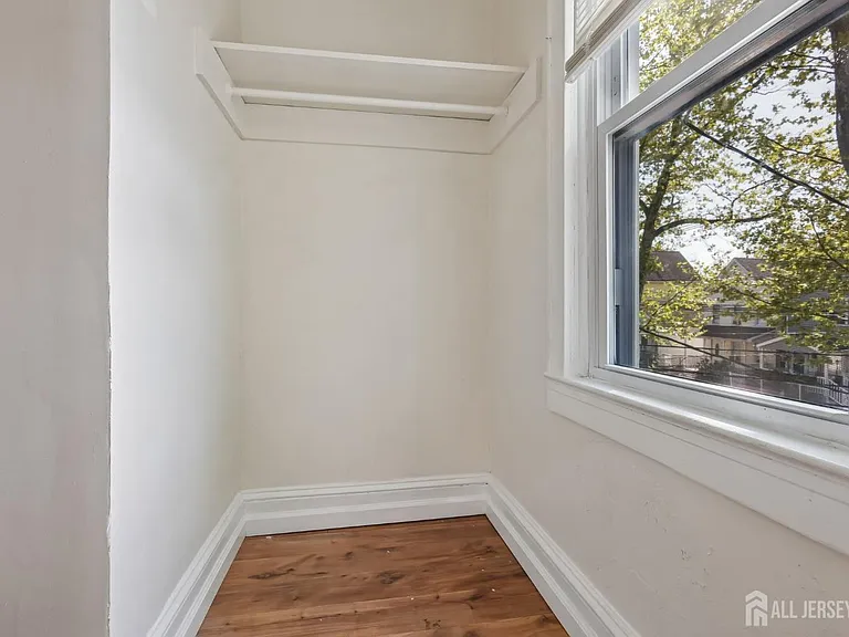 660 Charles St #2 — Photo 9