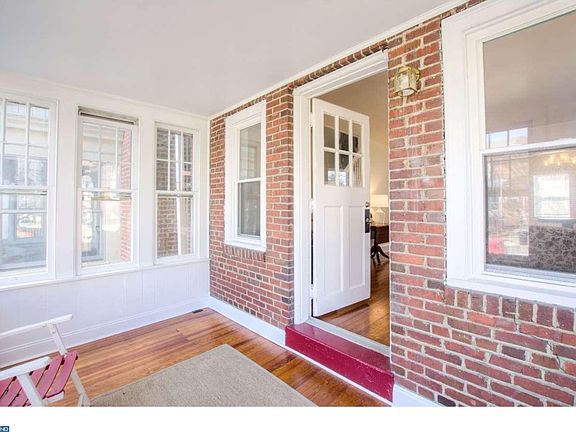 3rd image of 2128 Linden St