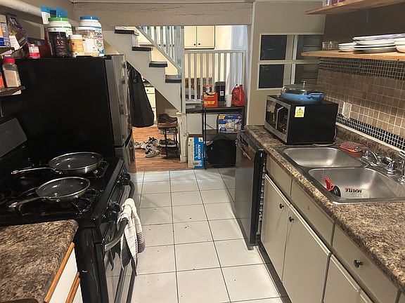 5th image of 2529 N Orchard St #B