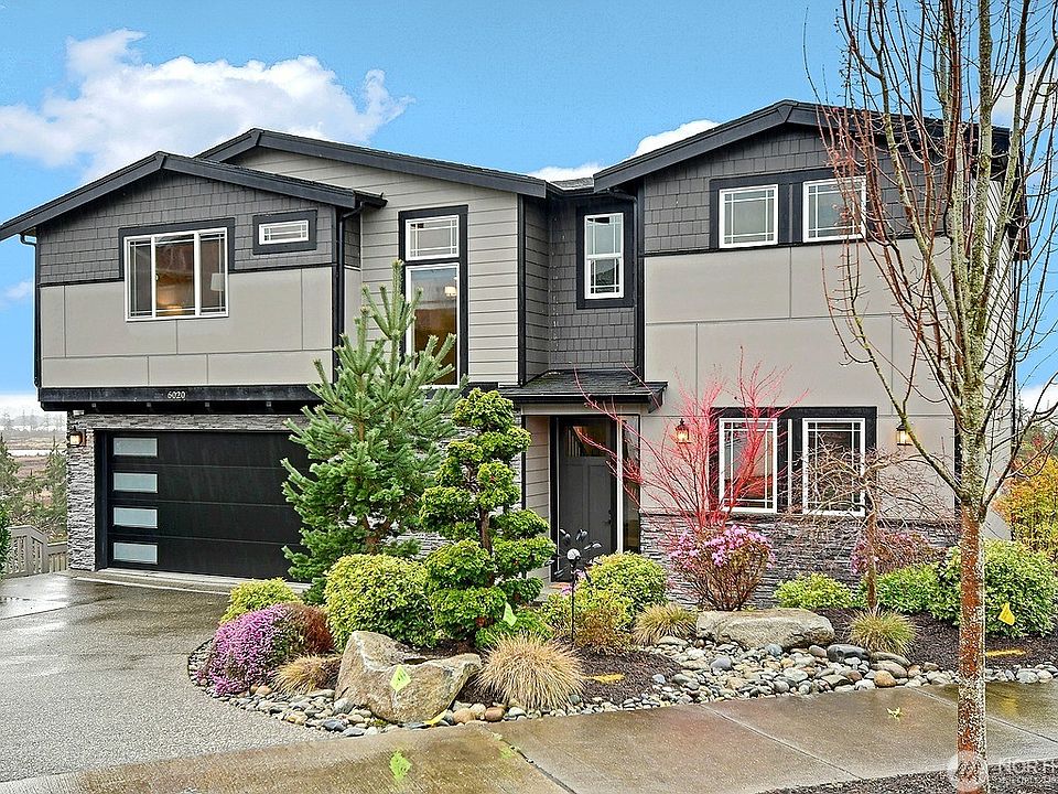 Built in 2017 but feels and looks brand new
 Great spaces for entertaining. Pet friendly.