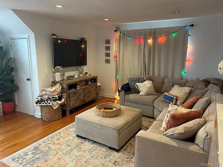 375 W Fulton St — Photo 2