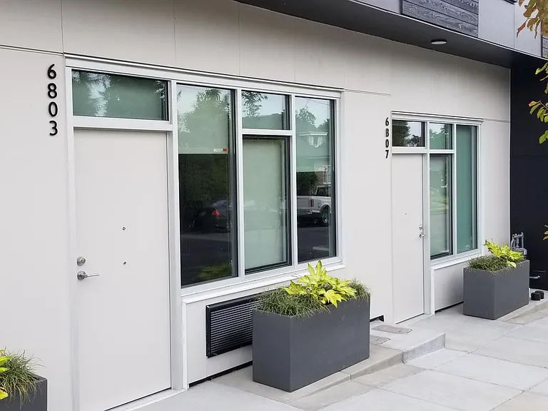 505 Dekum Apartments — Photo 18