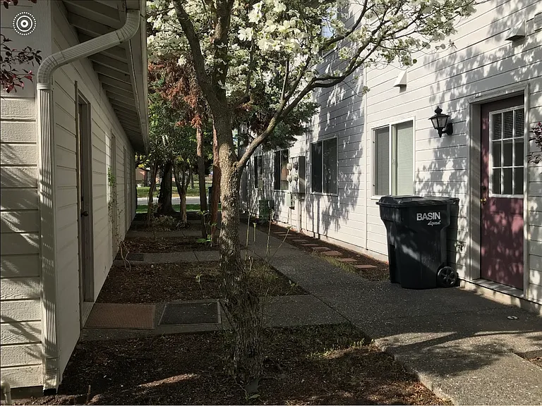 NE Cedar Ave — Photo 4