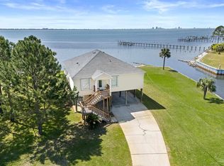 1002 Magnolia Ln, Gulf Breeze, FL 32563