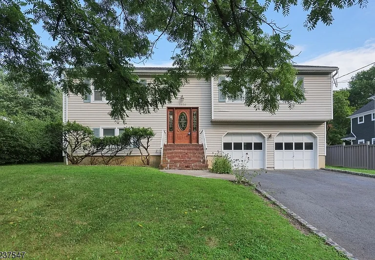 2128 W Broad St — Photo 2