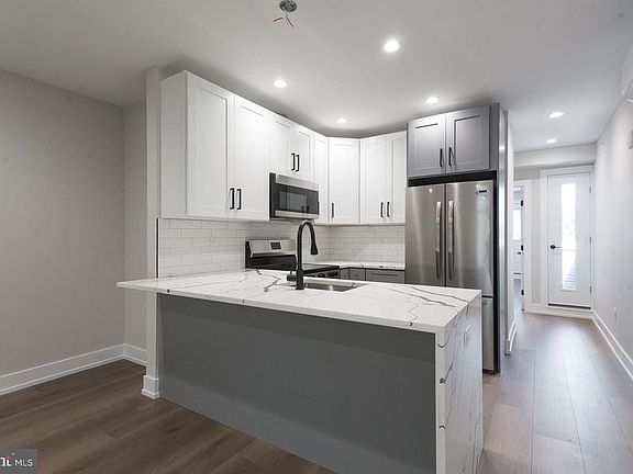 3rd image of 3849 Fairmount Ave #3