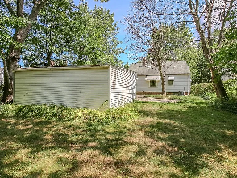 1752 Brainard Rd — Photo 35