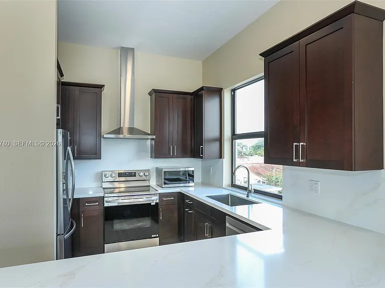 120 SW 35th Ave #A1 — Photo 12