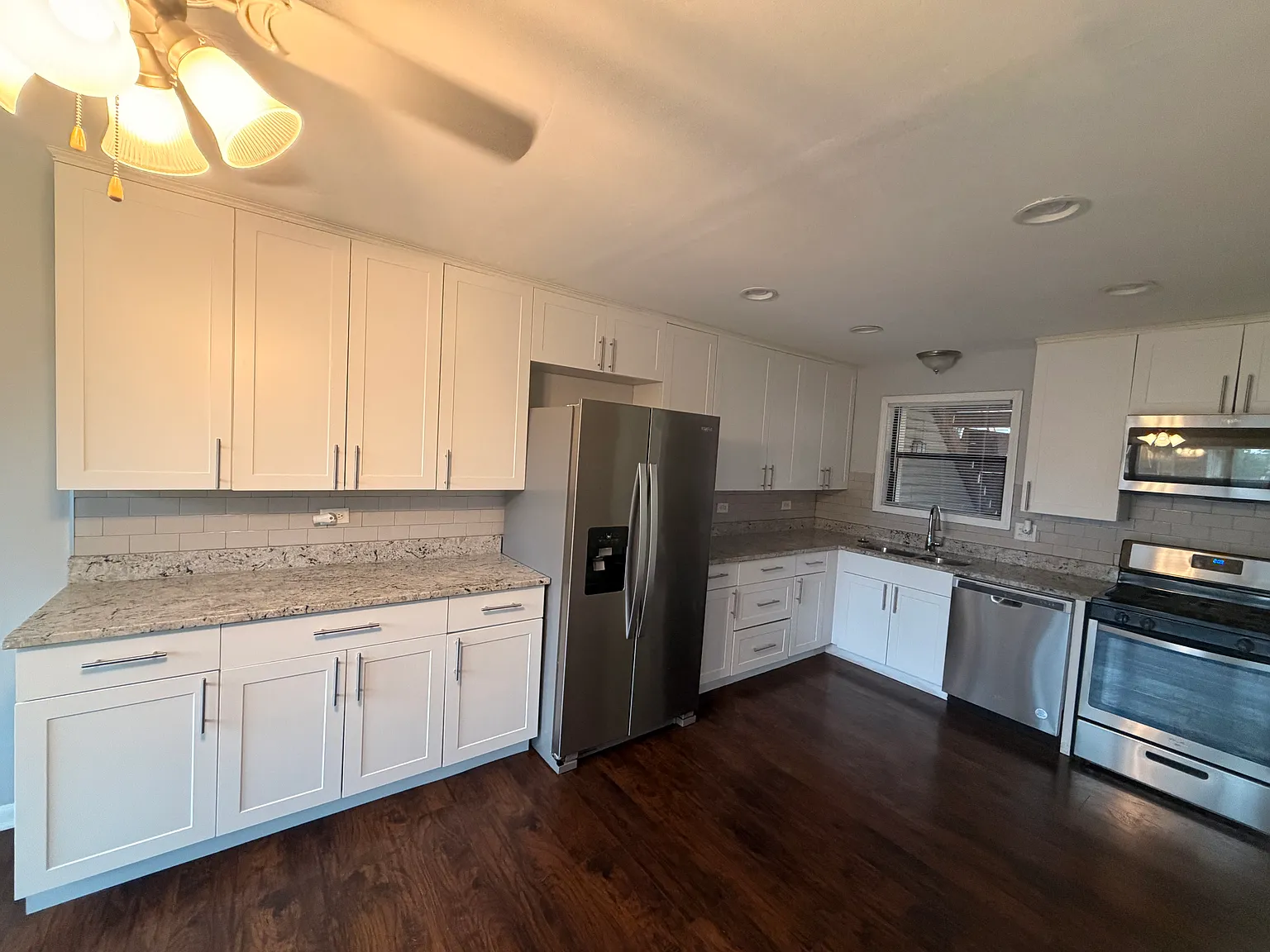 3 bed, 1062 sqft, $2,400 — Photo 2