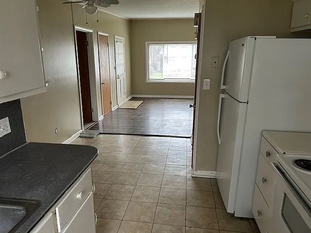 211 Elm Pl — Photo 4