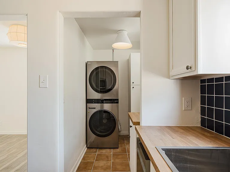 1641 E Coronado Rd — Photo 12