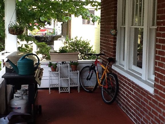 5th image of 444 Arbutus Ave SE