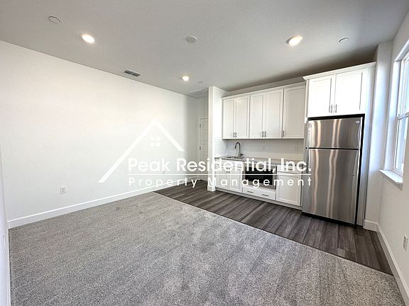 3rd image of 4006 Watermist Way