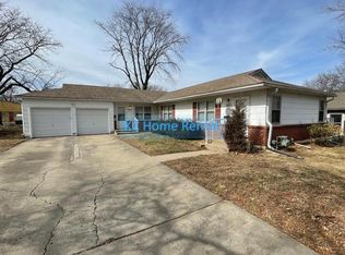 8426 Grandview Ln, Overland Park, KS 66212