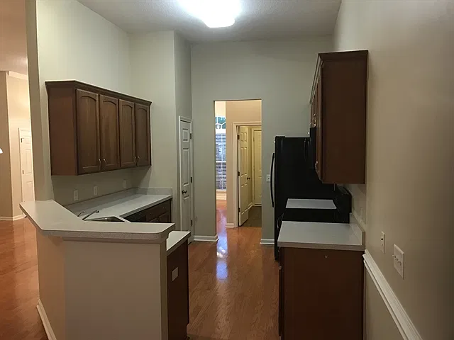 4 bed, 2.0 bath, 2185 sqft, $2,570 — Photo 4
