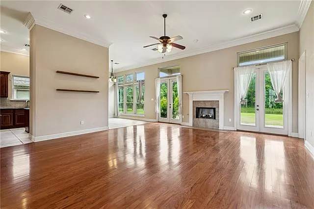 4 bed, 3.0 bath, 2404 sqft, $2,885 — Photo 3