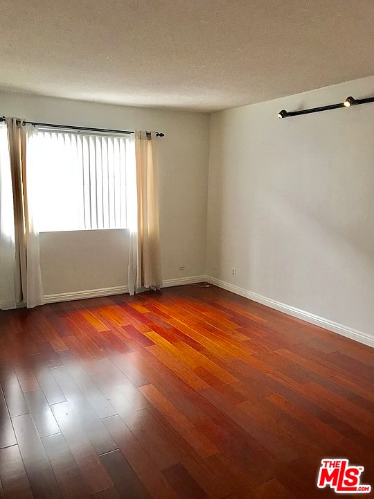 1st image of 642 W Knoll Dr APT 202