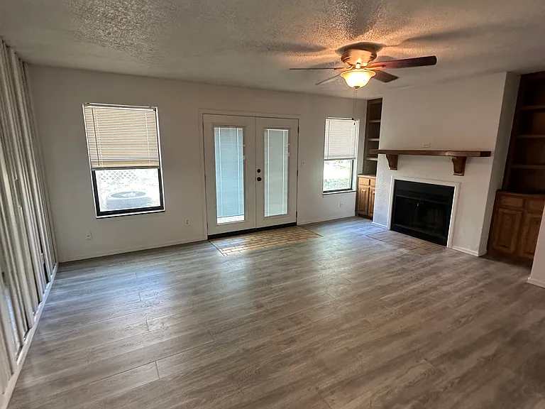 1320 N Rockwell Ave #K — Photo 4