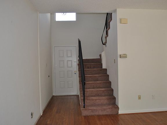 5th image of 2322 Julie Ln