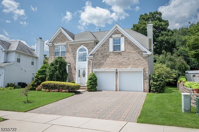 1st image of 9 Wilmington Dr