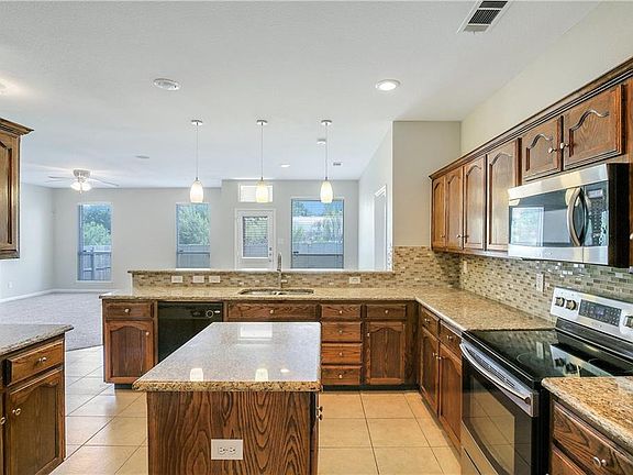 3rd image of 7468 Maroon Dr