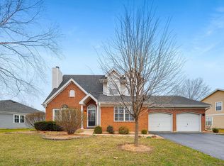 407 Little Creek Dr, Streamwood, IL 60107