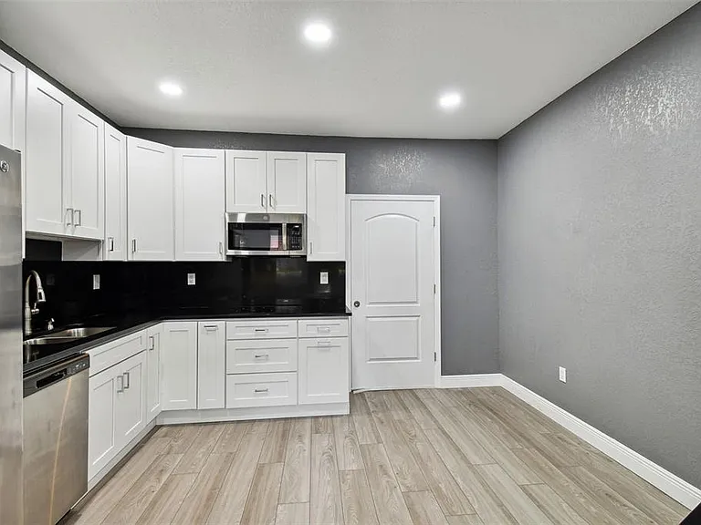 6810 N Navin Ave — Photo 18