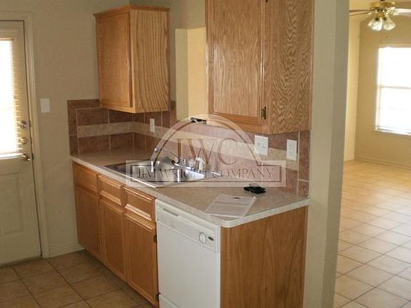 3rd image of 1303 Cinch APT B