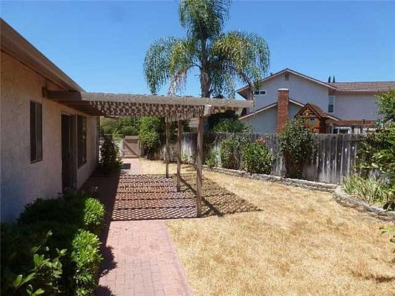 4th image of 2110 Dogwood Pl