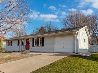 411 W Sharon St, Le Center, MN 56057