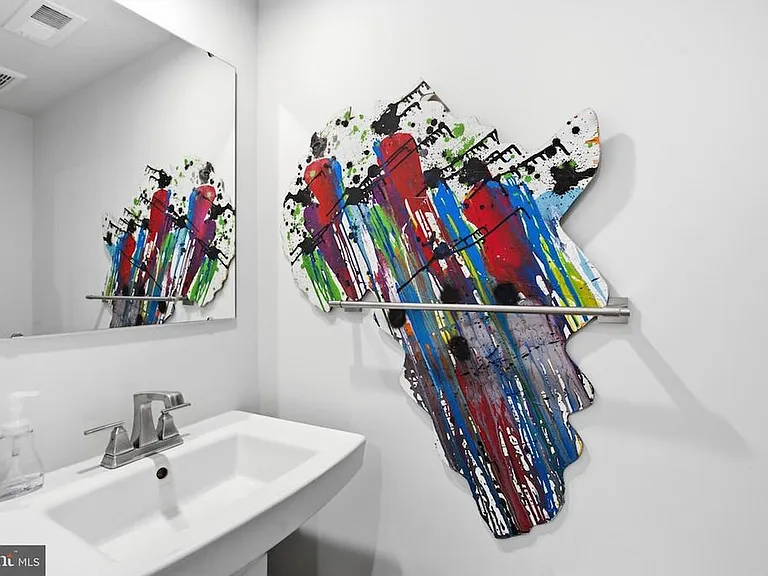 1st Fl Powder Room