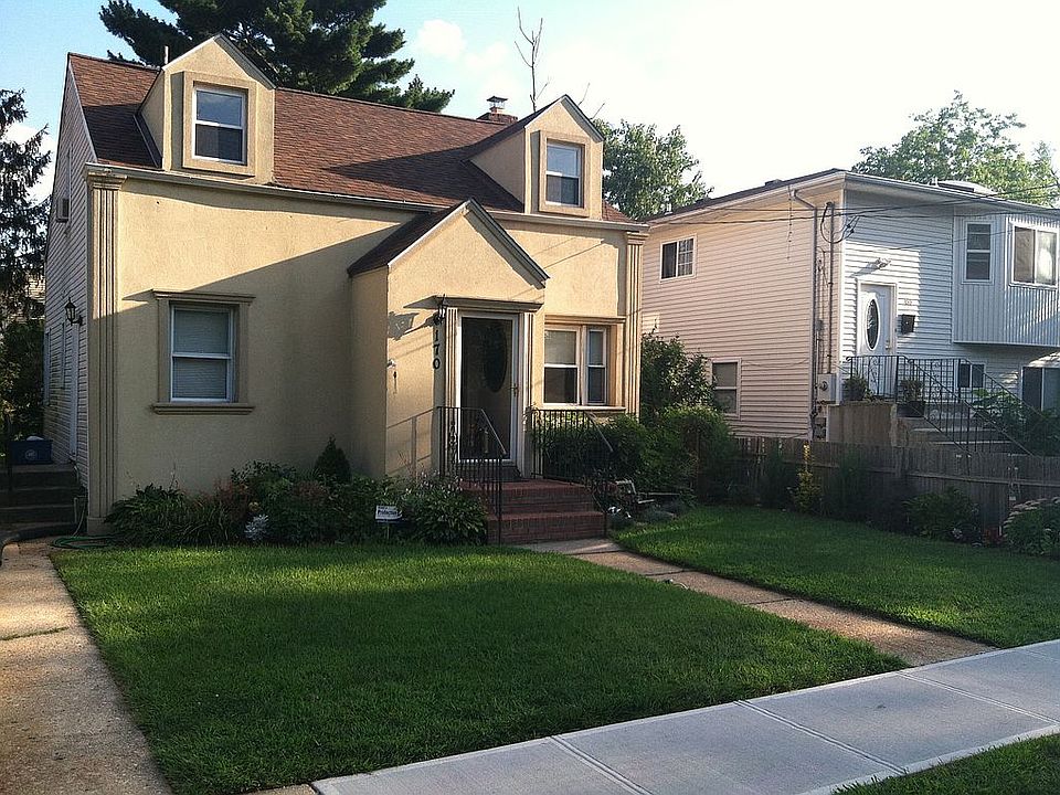 2nd image of 170 Wellington St