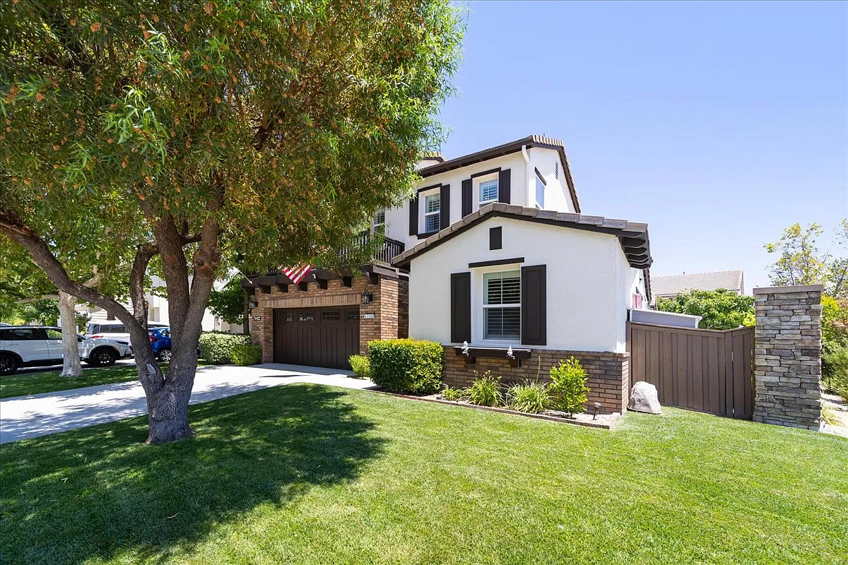 4 bed, 2847 sqft, $3,700 — Photo 2