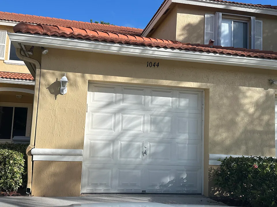 1044 Arezzo Cir