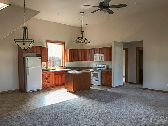 3rd image of 158 N Dark Horse Ln