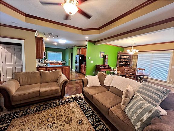 5th image of 41 Sparks Ln