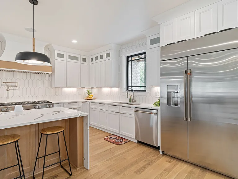 1240 Kenmore Pl — Photo 21
