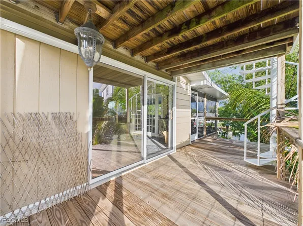 2206 Lemon St, Saint James City, FL 33956