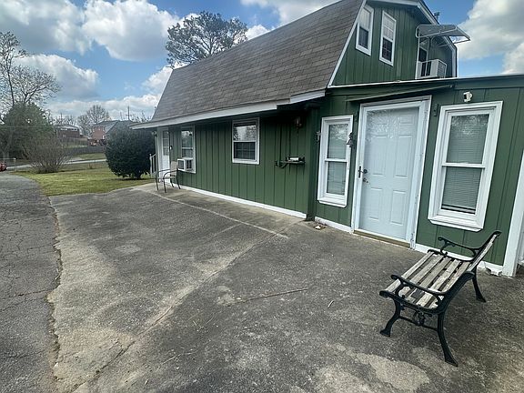 2nd image of 4 Sweetbriar Rd