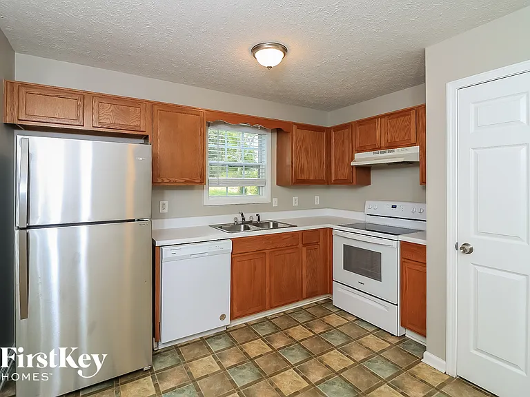16 Pleasant Dr — Photo 7