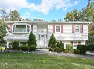 62 N Lorna Ln, Suffern, NY 10901