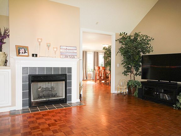 2nd image of 205 Russell St