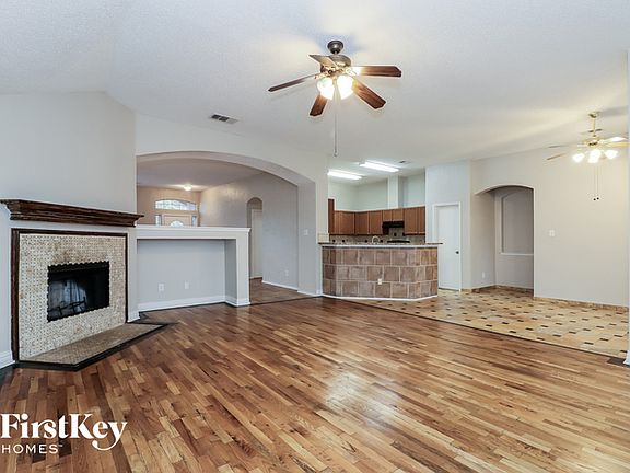 4th image of 2308 Hillgrove Ct