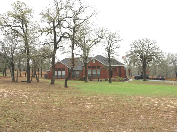 124 Rosewood Dr, La Vernia, TX 78121