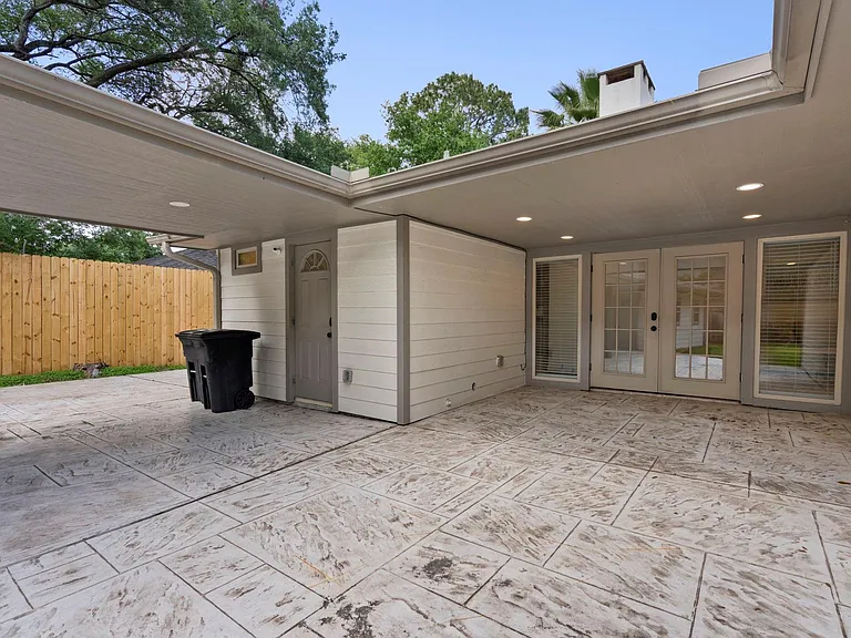 2402 Chimney Rock Rd — Photo 31