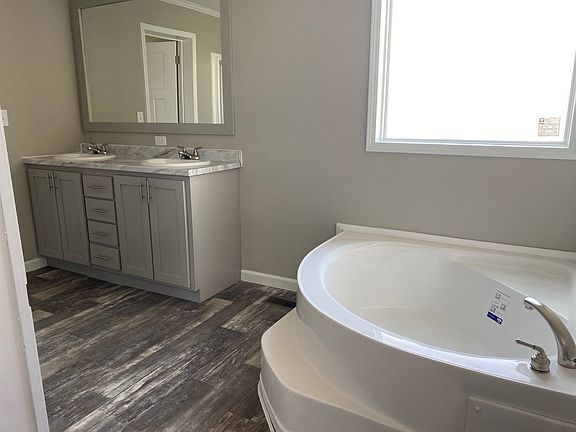 5th image of 3300 Killingsworth Ln #961