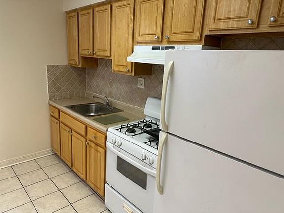 3rd image of 1007 Bergen Blvd #1