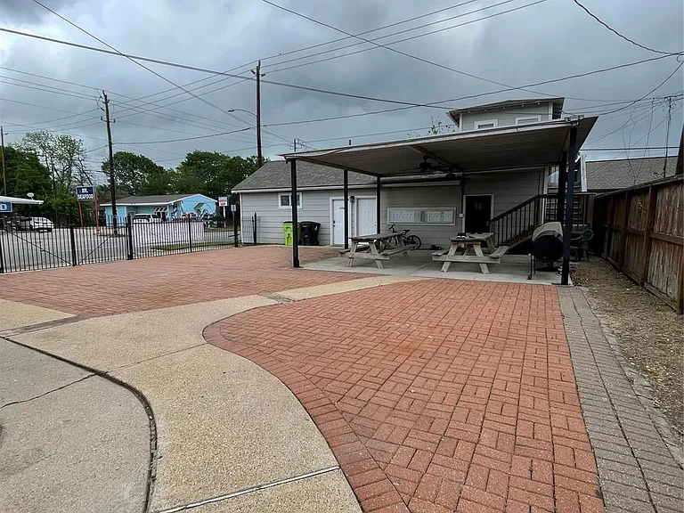 2302 Avenue H #14 — Photo 9